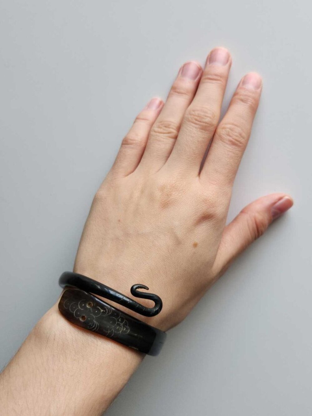 Antique Victorian French Carved Black Horn Snake Bangle Bracelet - Picture 6 of 8